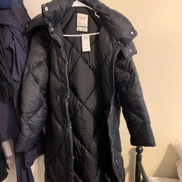 Abercrombie and Fitch puffer jacket - Picture 4 of 5